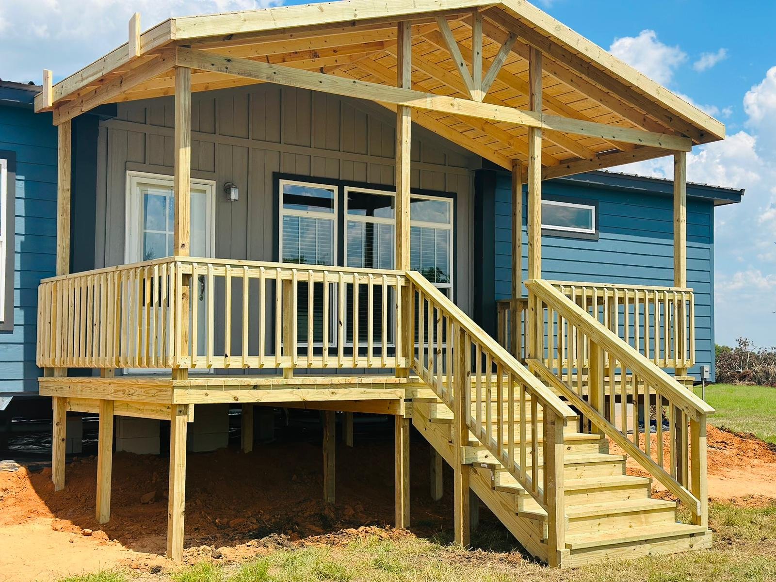Gable roof deck configuration